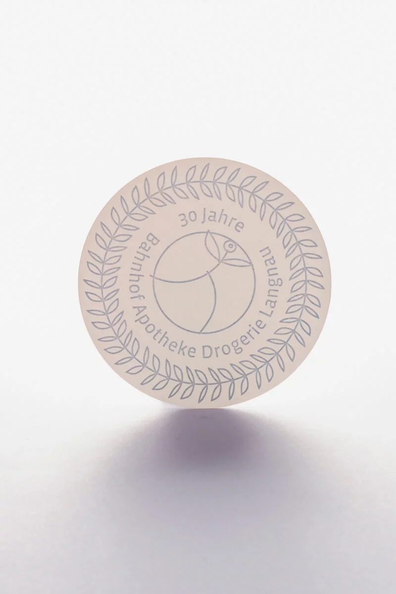 druckdesign_Tanner_Pop-Up-Hülle_für_Gutschein_Bahnhof_Apotheke_Drogerie_Langnau_006