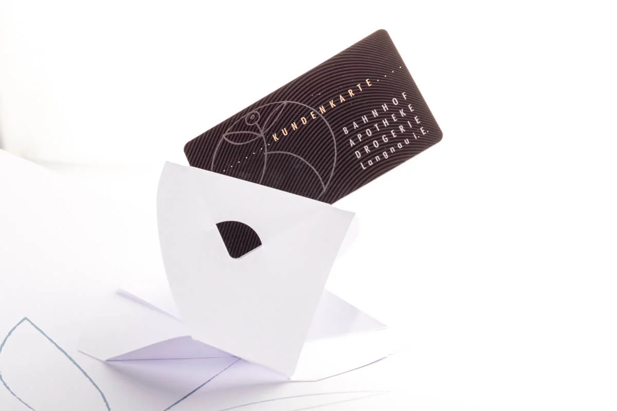 druckdesign_Tanner_Pop-Up-Hülle_für_Gutschein_Bahnhof_Apotheke_Drogerie_Langnau_010